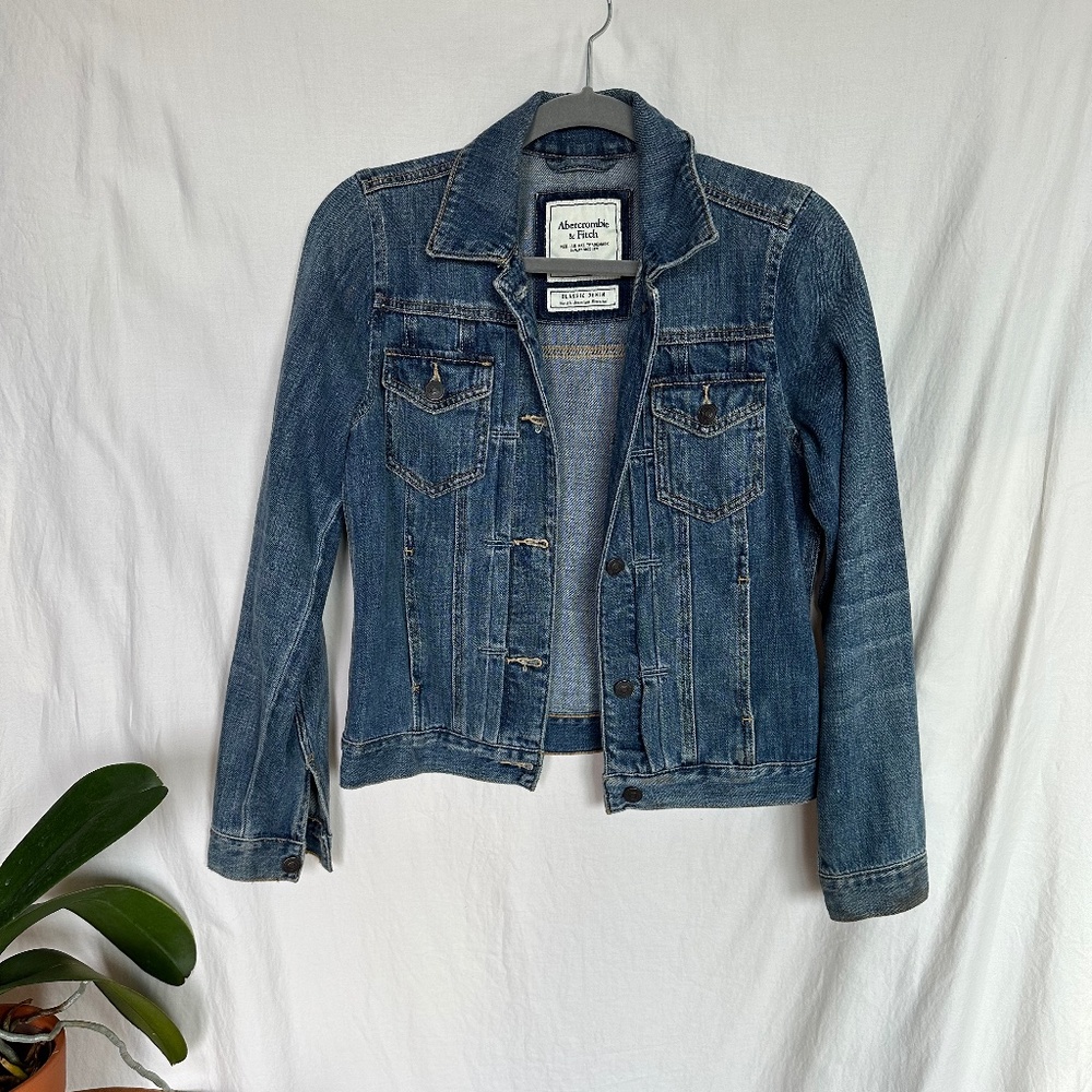 Abercrombie & Fitch - Women's Essential Jean Jacket
